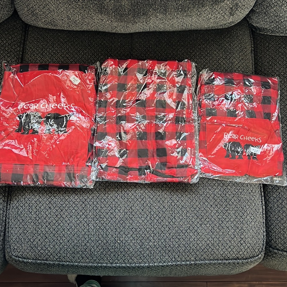 Family Christmas Pajamas ❤️🎄🎅🏻 3 Pair! Daddy/Mama/ Baby Bear 😊